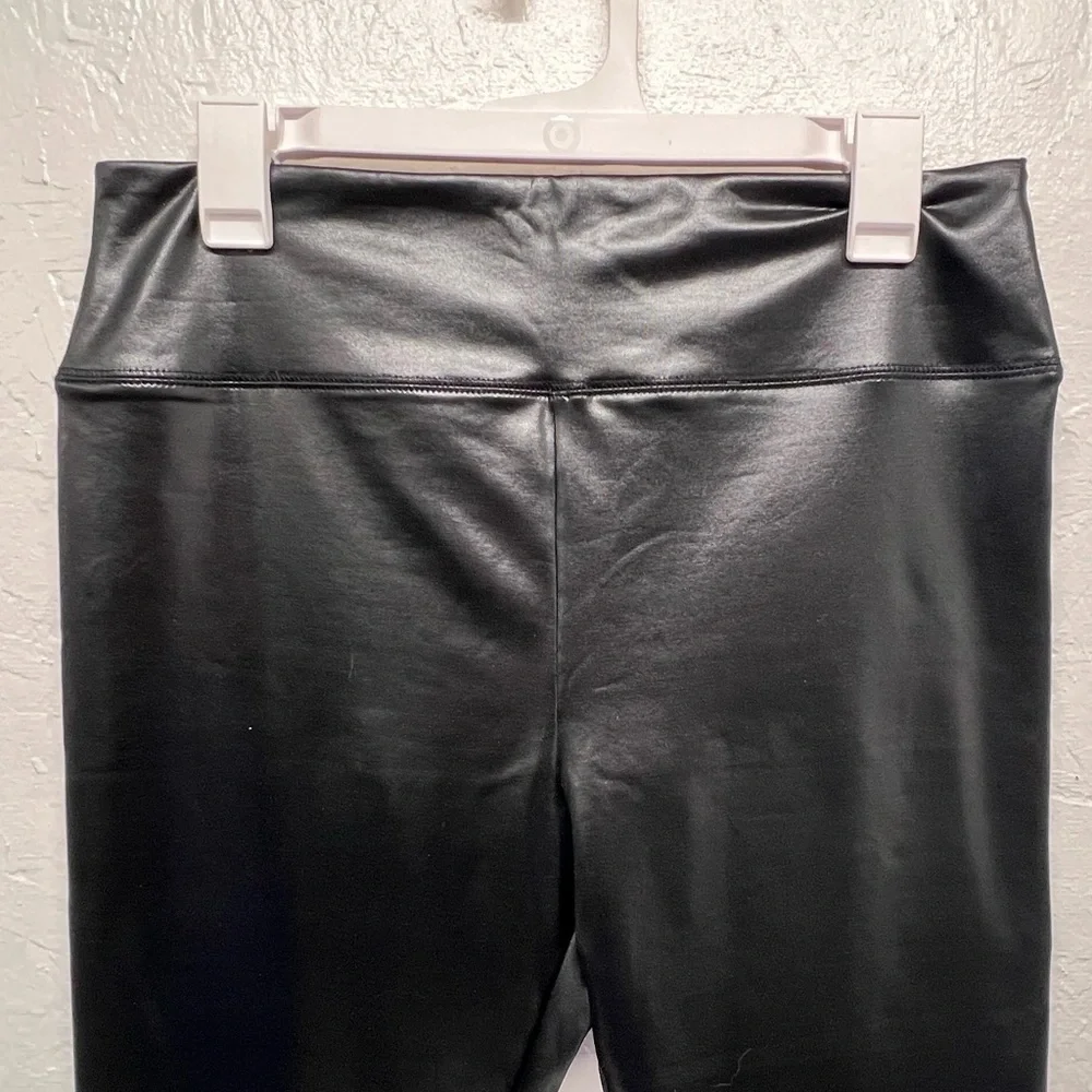 WOMEN'S High-Waisted Liquid Leggings - Wild Fable - Black